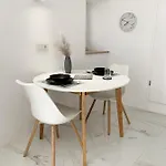 Laurus Apartment *