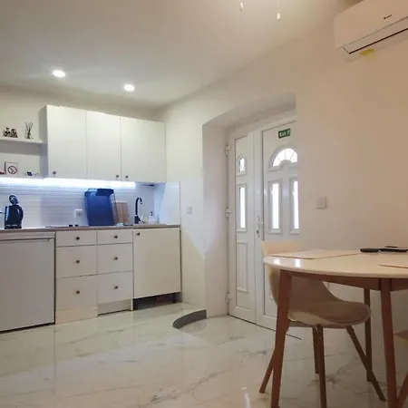 Laurus 公寓 希贝尼克